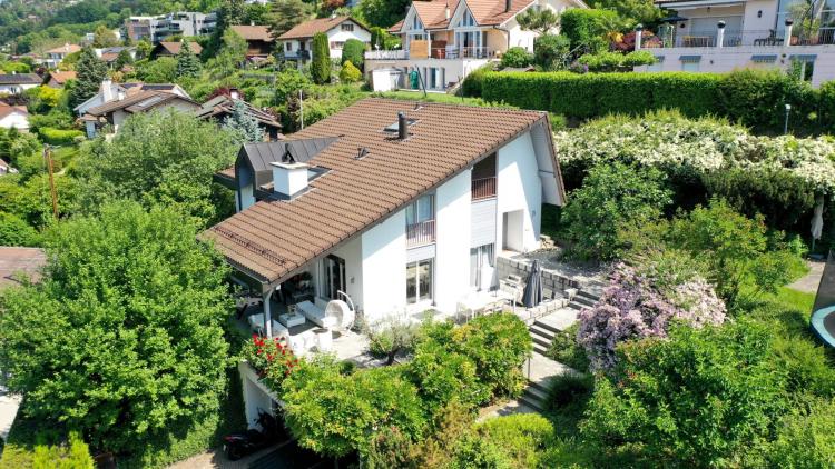 Freistehende Villa mit 6,5 Zimmern und Blick auf den Genfersee