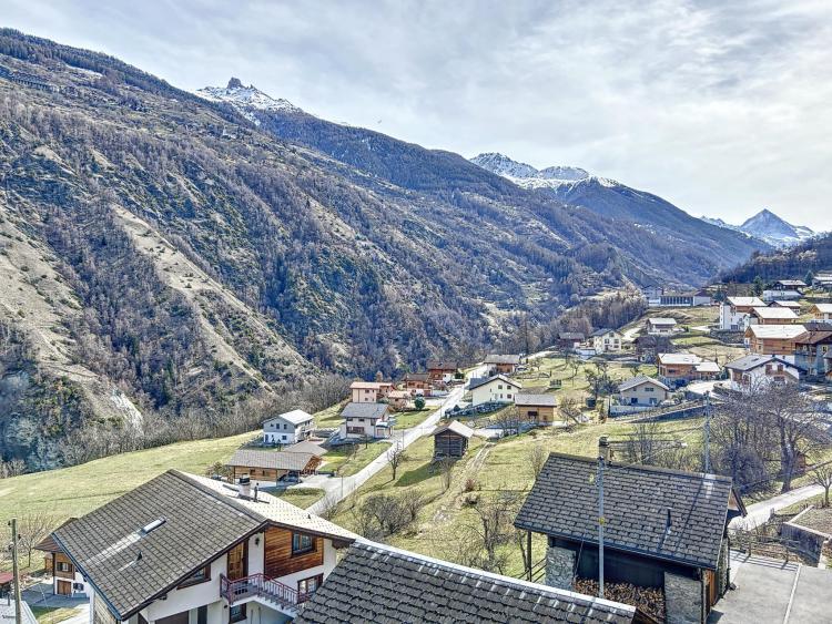 Charme und Authentizität für diese 3.5-Zimmer-Wohnung mit Panoramablick auf die Alpen
