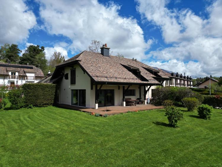Lausanne: Freistehende Villa von 330 m² in ländlicher Umgebung