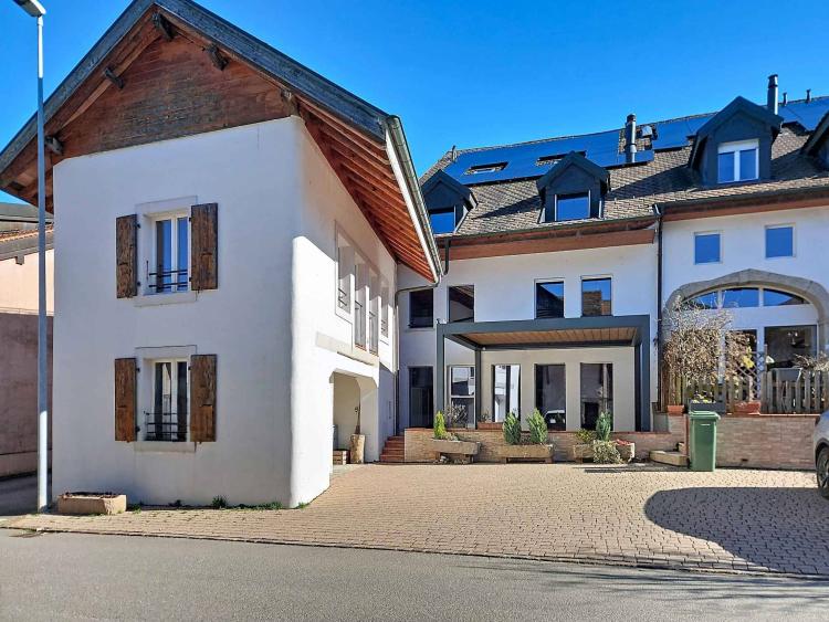 Renoviertes, charaktervolles Haus mit separatem Studio und großzügigen Räumlichkeiten