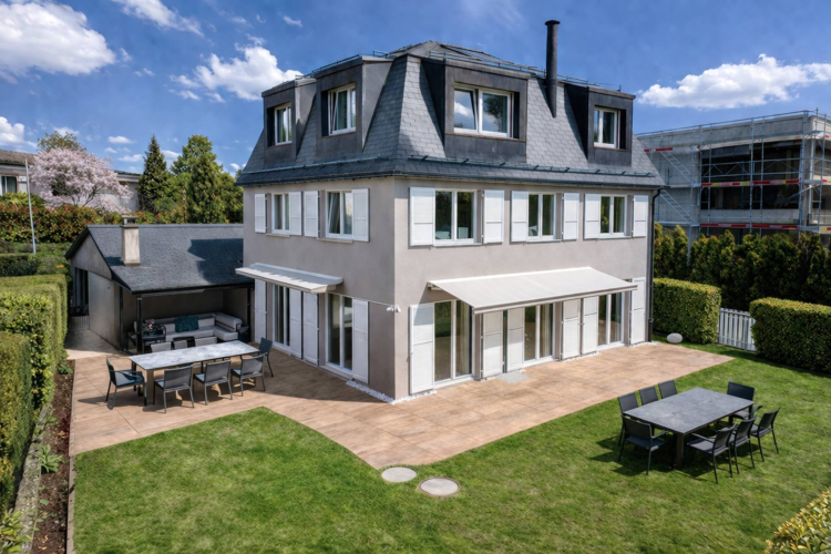 Freistehende Villa mit 6,5 Zimmern in ruhiger Lage