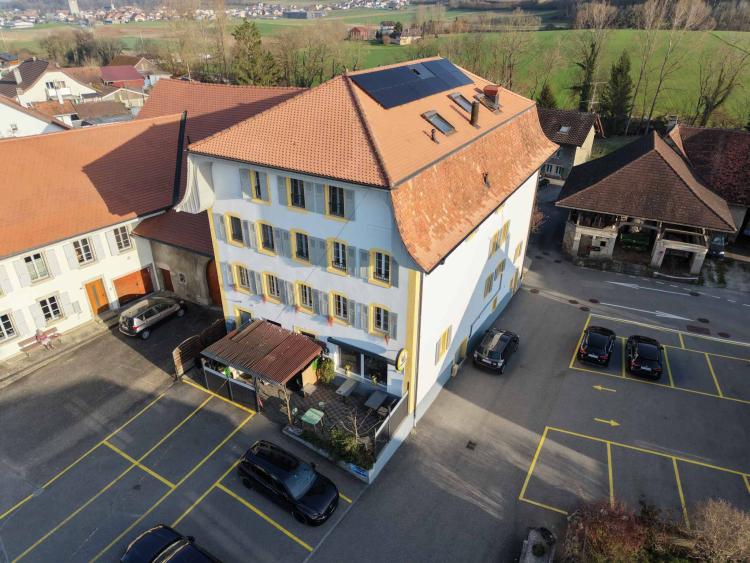 Apartmentgebäude mit Café-Restaurant im Herzen der Broye-Region