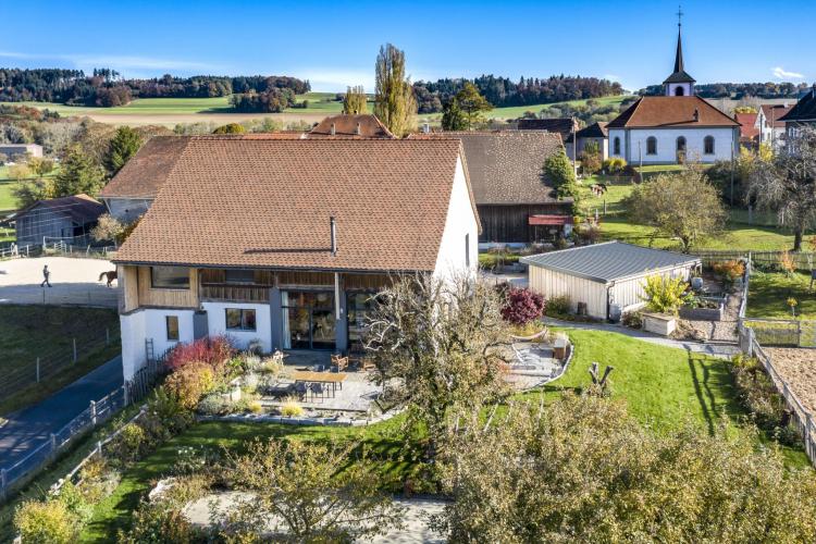 Herrlich renoviertes Bauernhaus mit Pferdestall, Landschaft und Garten