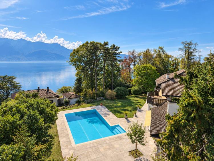 Elegante Residenz mit Panoramablick auf den See und die Lavaux-Weinberge.