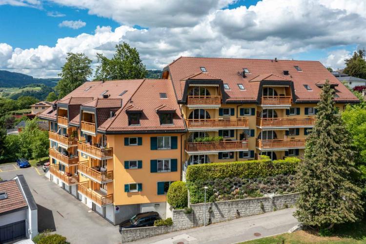 Spacious Apartment with 120 sqm of Weighted Floor Area in a Peaceful Setting