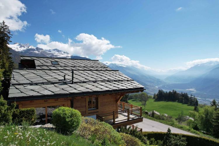 RARE – MAGNIFICENT 5-BEDROOM CHALET WITH PANORAMIC VIEWS