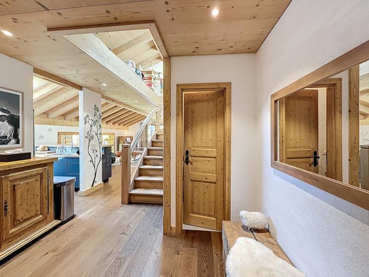 Am Stadtrand von Gstaad - Außergewöhnliche Wohnung in einem modernen Chalet