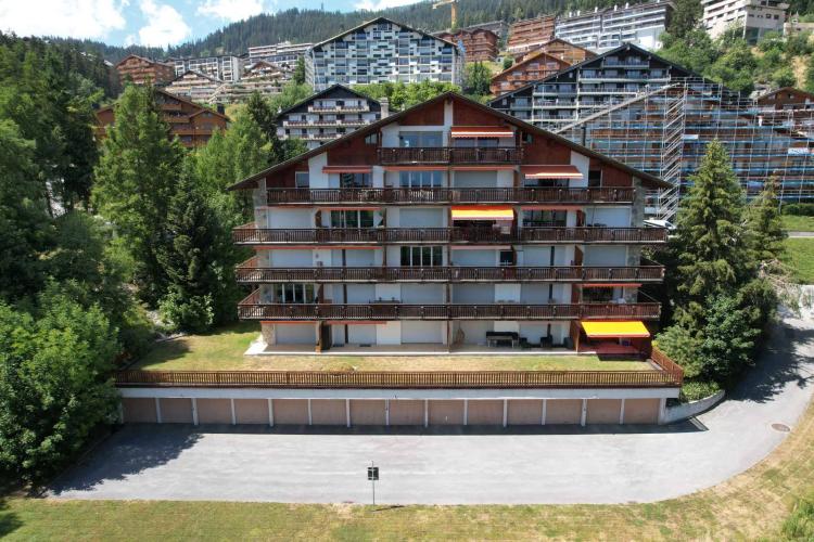 Charmantes, frisch renoviertes 3,5-Zimmer-Apartment mit Bergblick