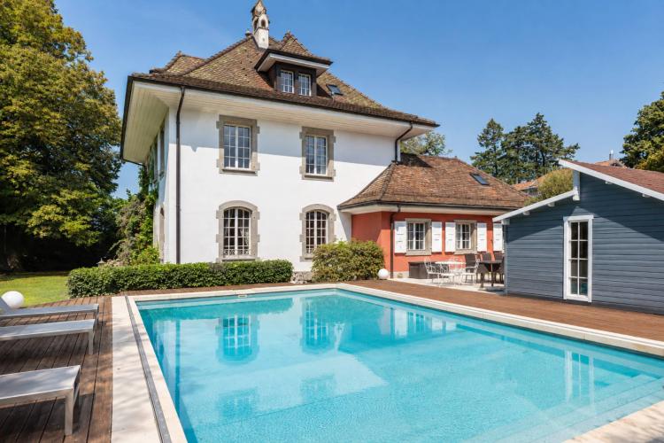 Charmantes Anwesen mit Swimmingpool in grüner Umgebung