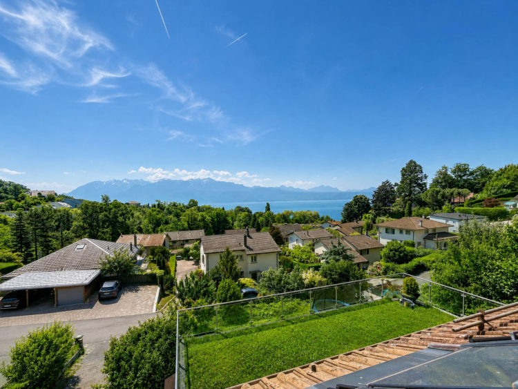 Freistehende Villa mit 6,5 Zimmern und Panoramablick auf den Genfersee und die Alpen
