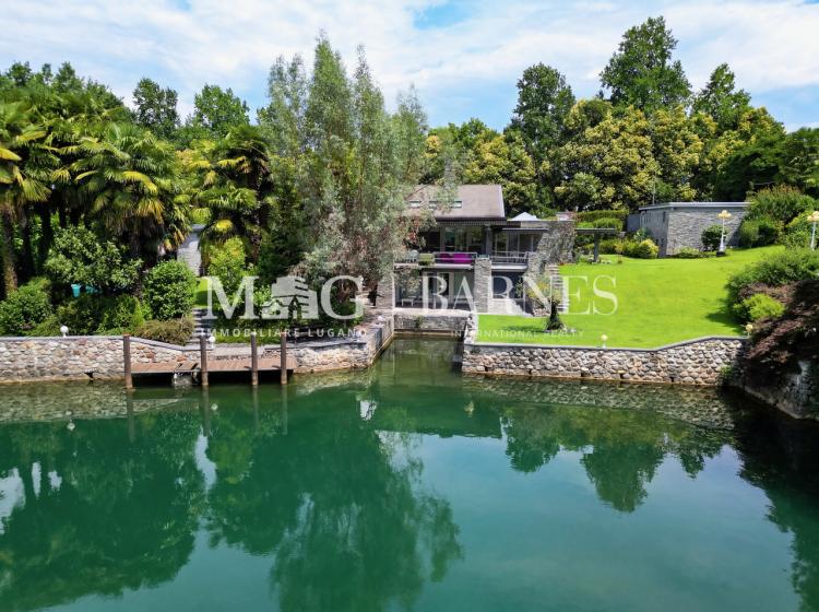 Lugano: Prestigeträchtige Villa direkt am Luganer See