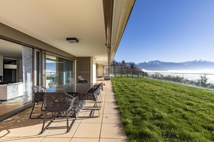 Luxuriöse 6,5-Zimmer-Wohnung mit atemberaubender Aussicht auf den See und die Berge