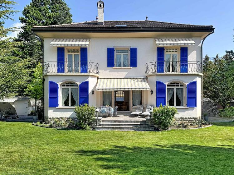 Rare opportunity to purchase a manor house located in Veyras