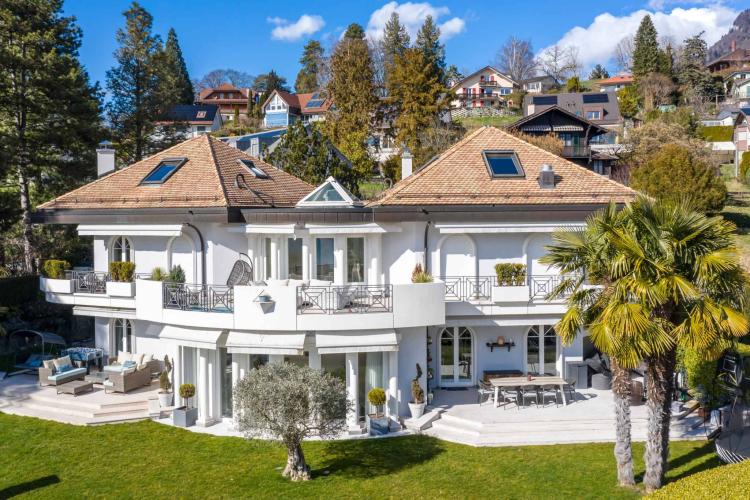 Einzigartiges 8,5-Zimmer-Anwesen mit Panoramablick und Swimmingpool