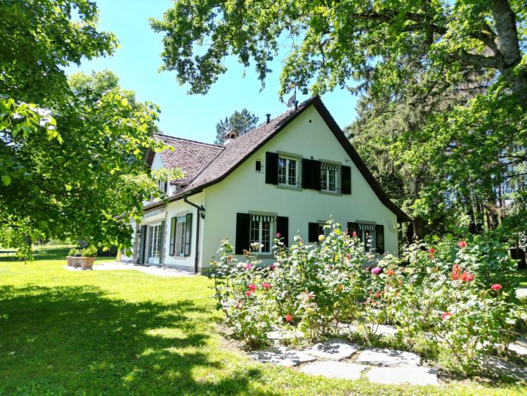 465 m² großes Herrenhaus mitten in der Natur.