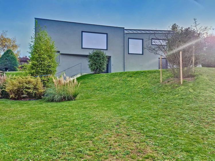 Einzigartige Villa in einem Wohngebiet!