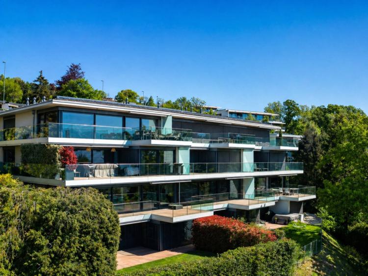 Modernes 6,5-Zimmer-Apartment mit privatem Garten