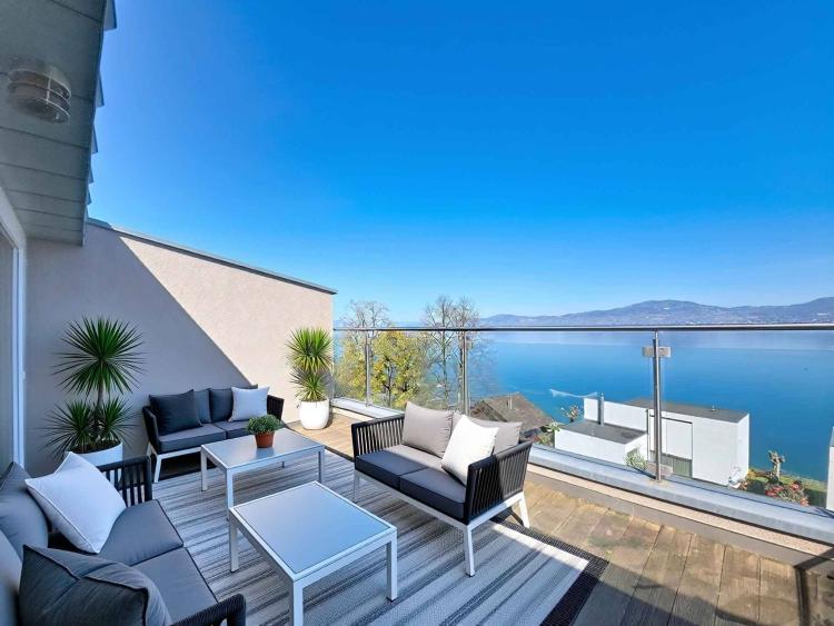 Helles Penthouse-Apartment mit atemberaubendem Seeblick
