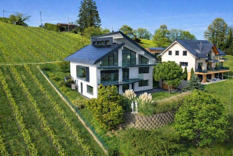 Architektonisch gestaltete Villa im Herzen der Weinberge