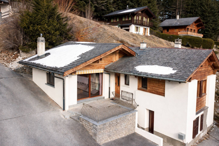 Charmantes Doppelhaus-Chalet – komplett renoviert