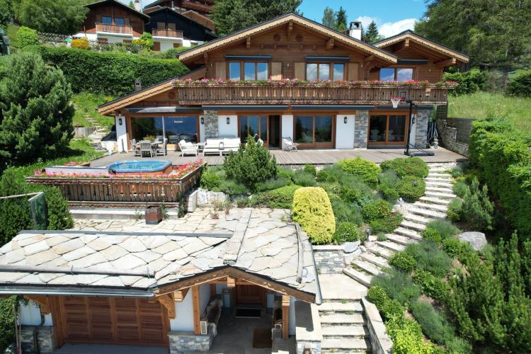 EXKLUSIV - Prachtvolles Chalet mit Panoramablick auf die Rhône-Ebene und die Alpen