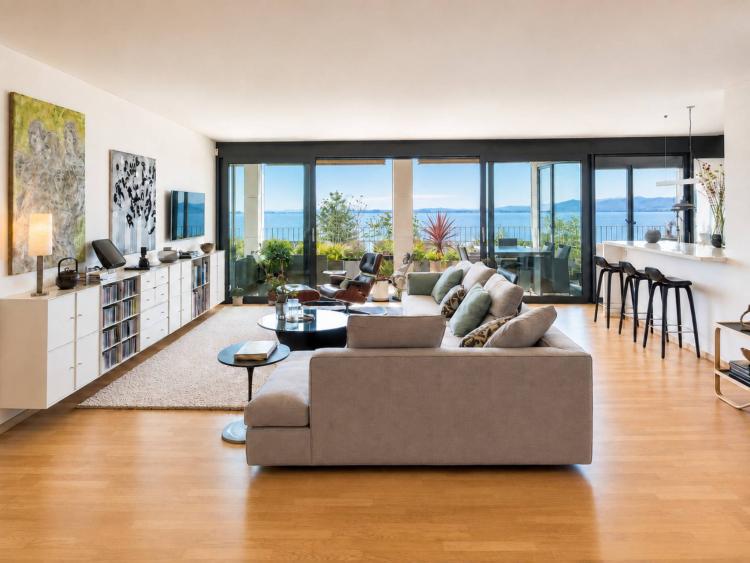 Großzügiges, modernes 5,5-Zimmer-Apartment mit Panoramablick
