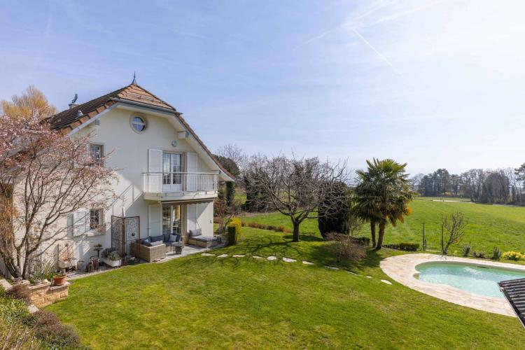 EXKLUSIV - Prächtiges freistehendes Haus im Waadtländer Stil