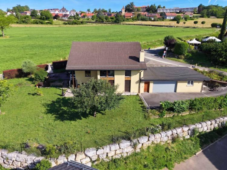 Prächtige, freistehende Villa mit 5,5 Zimmern