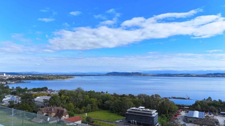 Luxuriöses 6,5-Zimmer-Penthouse mit Blick auf See und Berge