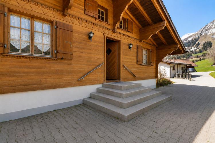 Renovierungsbedürftiges Chalet mit Baugenehmigung