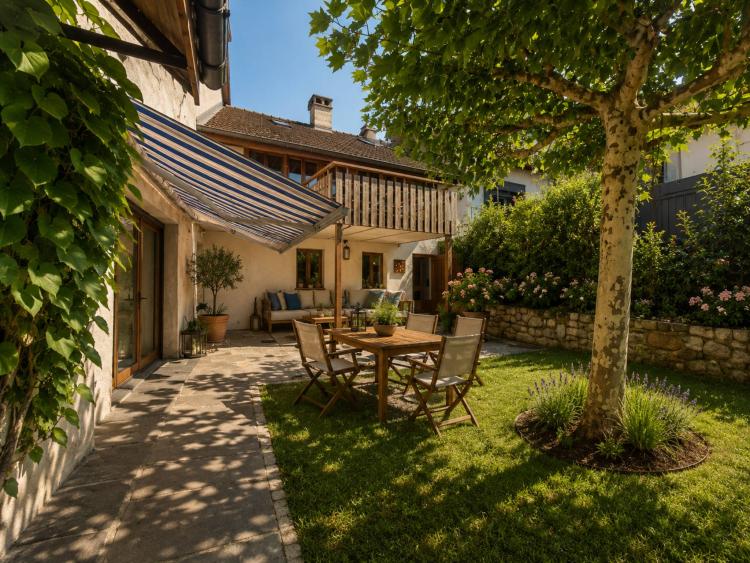 Dorfhaus mit zwei Wohnungen im Herzen von Rances