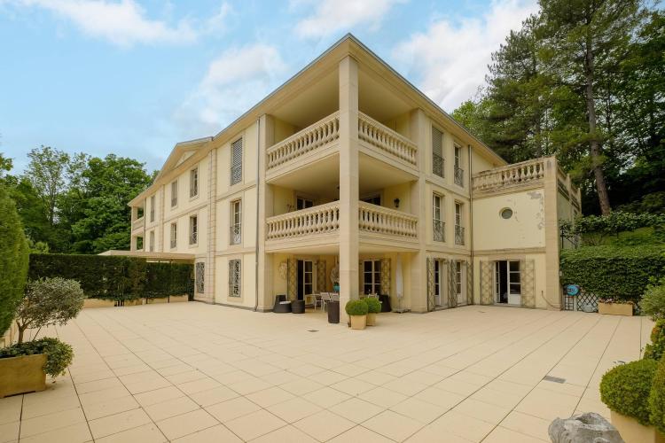 Magnificent 7-room apartment with terrace in luxury residence