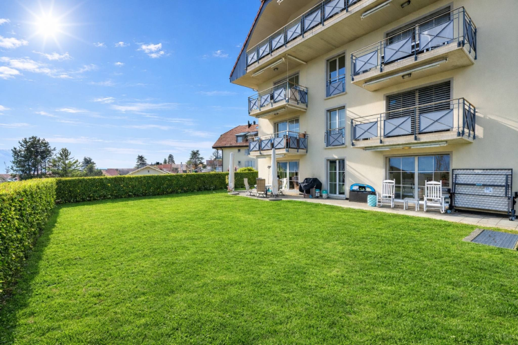 Großzügige 5,5-Zimmer-Wohnung mit Terrasse und großem Garten