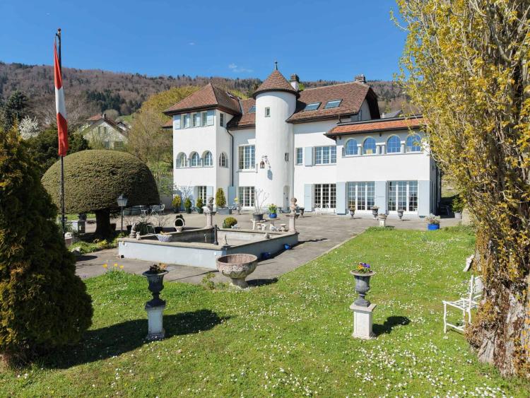 Außergewöhnliches Anwesen – Die Kunst des Wohnens zwischen Himmel, See und Bergen