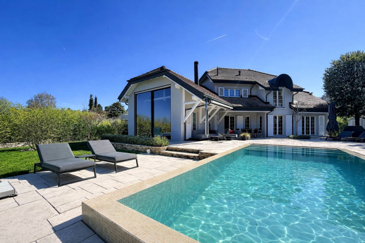 Außergewöhnliche Villa mit Infinity-Pool 