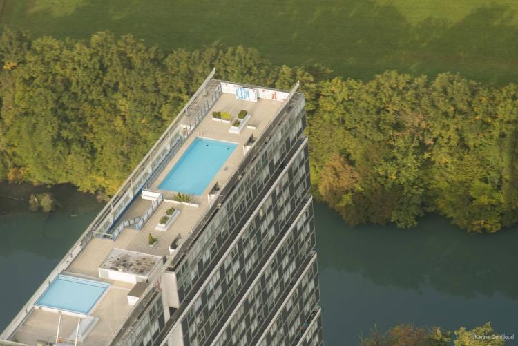 Geräumige 3-Zimmer-Wohnung im 20. Stock, Swimmingpool auf dem Dach