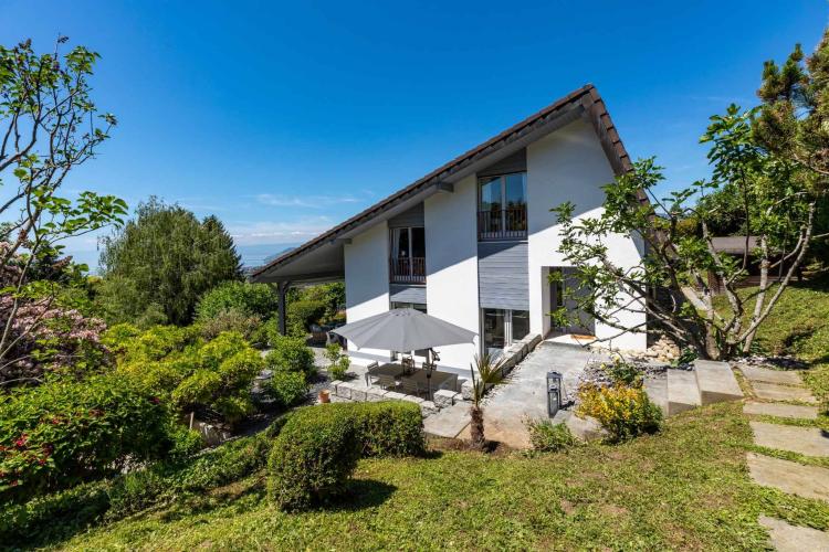 Freistehende Villa mit 6,5 Zimmern und Blick auf den Genfersee