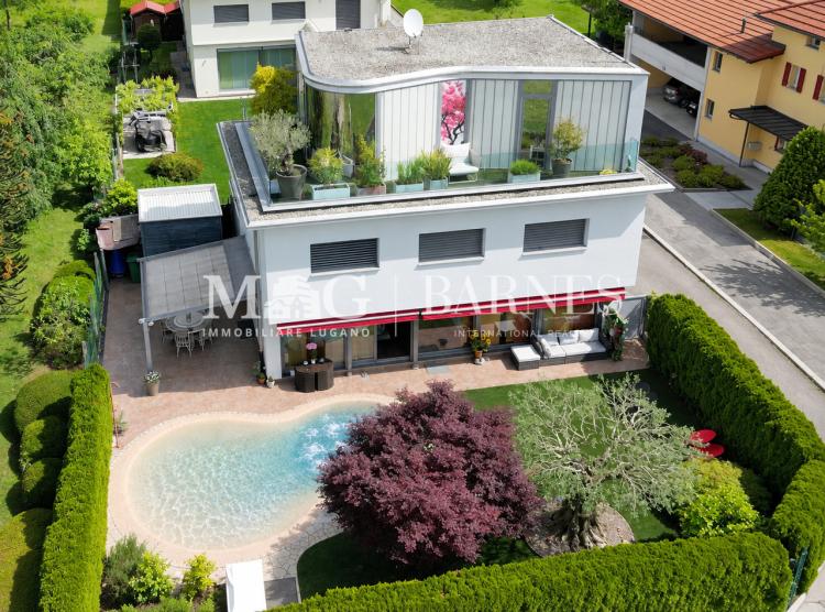 Mendrisio, Stabio: Grosses Einfamilienhaus mit Garten und Schwimmbad