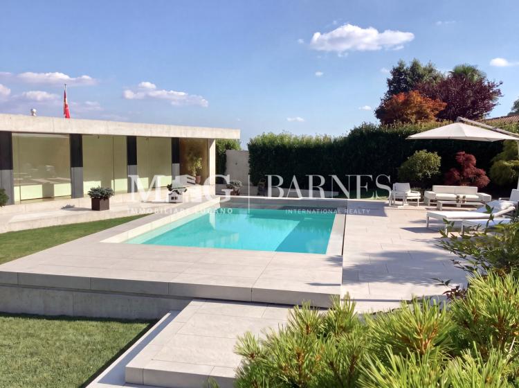 Lugano, Cademario: Moderne Villa mit Garten und Pool