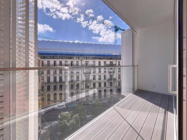 LUXUS UND HOHER STANDARD NUR WENIGE SCHRITTE VOM SEE ENTFERNT – geräumiges 4-Zimmer-Apartment