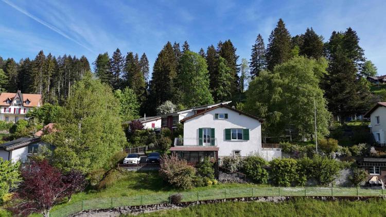 Ein charaktervolles Haus zum Renovieren in den Hügeln oberhalb von La Chaux-de-Fonds