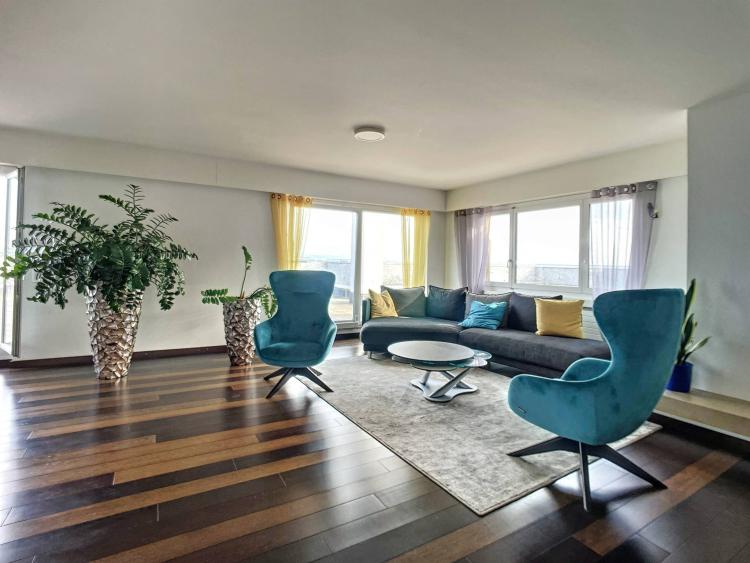 Luxuriöses 6,5-Zimmer-Penthouse mit Blick auf See und Berge