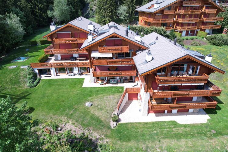Außergewöhnliche Wohnung mit privatem Innenpool und 3-Zimmer-Apartment