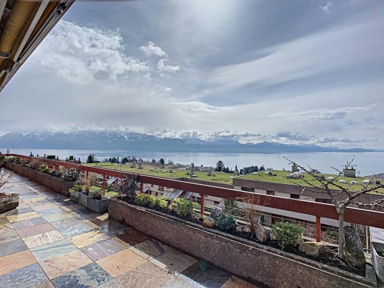 215 m² großes Penthouse mit Seeblick