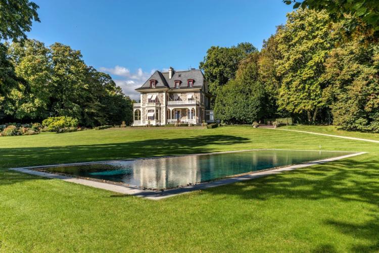 Prachtvolle Villa direkt am Wasser