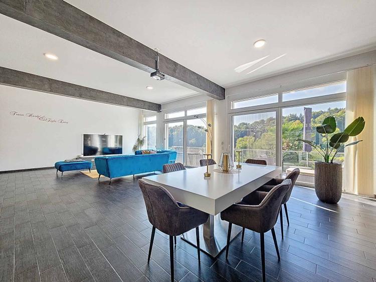 5,5 Zimmer Reihenhaus mit Garten und Reben