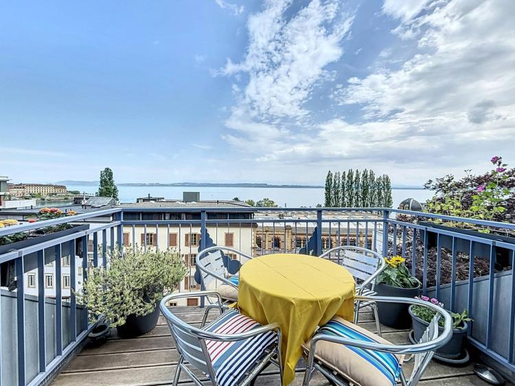 Duplex mit Panoramablick auf den See und die Alpen