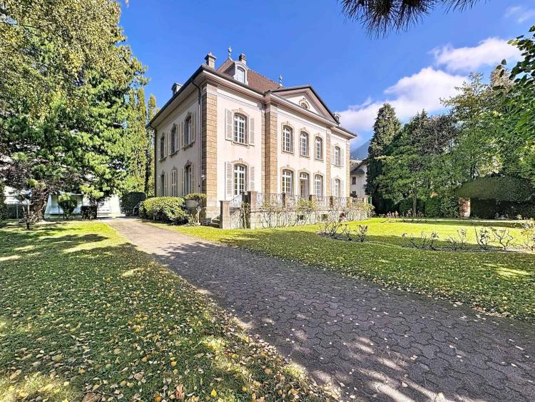 Prestigeträchtige Residenz in einer begehrten Nachbarschaft