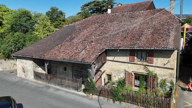 Ein charmantes Dorfbauernhaus, das im Herzen von Areuse neu gestaltet werden soll.