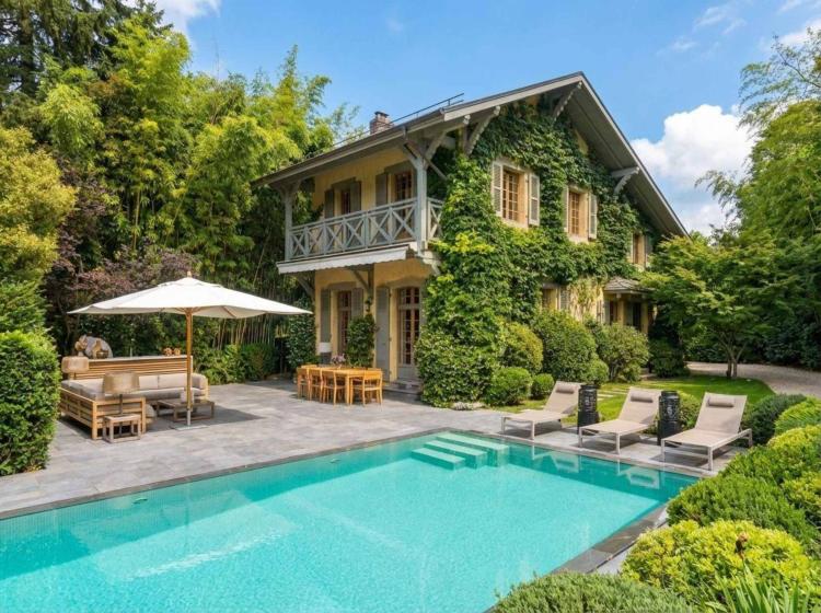 Wunderschönes, komplett renoviertes Haus mit Charakter und Swimmingpool